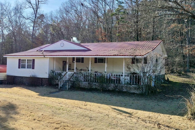 view of front of home featuring a front yard