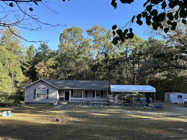 view of front facade with a front yard, a porch, and a carport