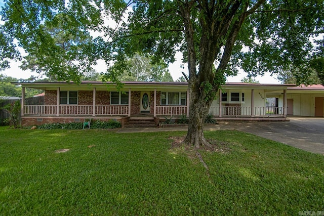 single story home featuring a front yard