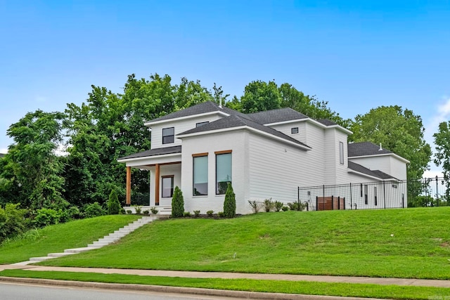 view of front of house featuring a front yard