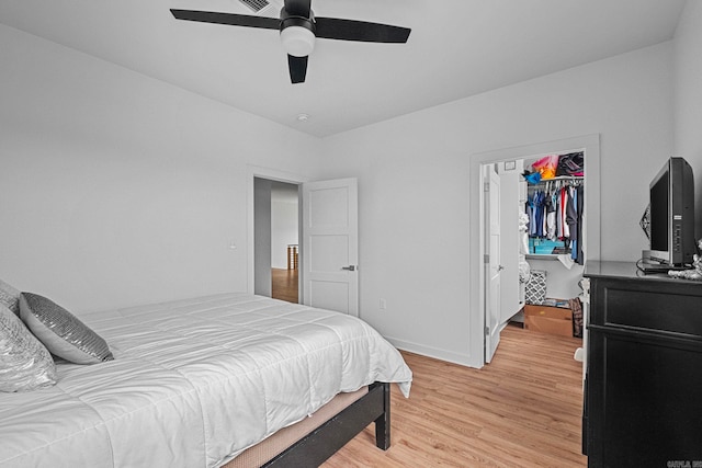 bedroom featuring ceiling fan, light wood-type flooring, and a closet