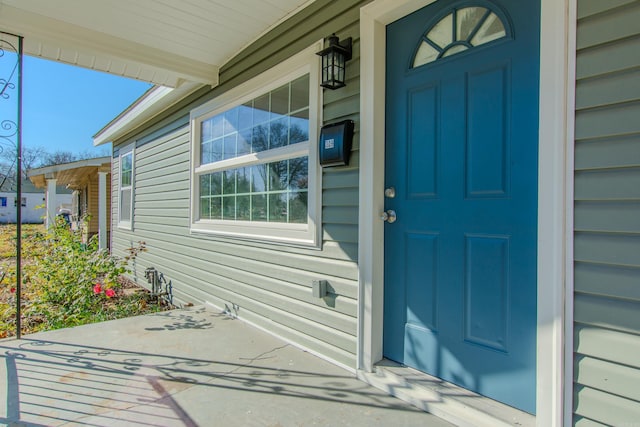 property entrance with covered porch