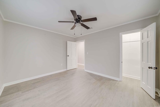 unfurnished room featuring ceiling fan, light wood-type flooring, and ornamental molding