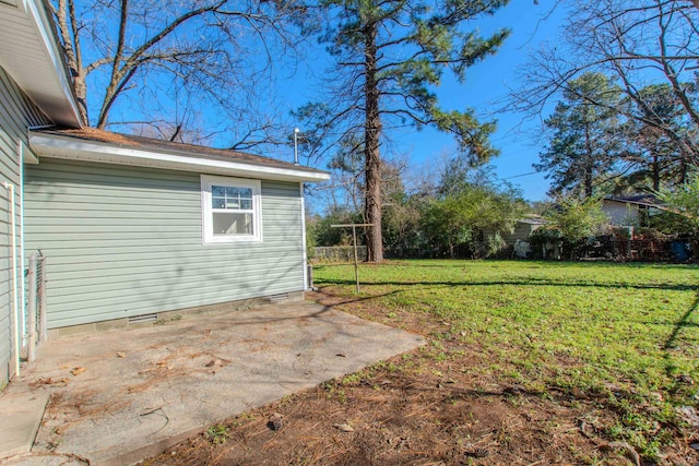 view of yard with a patio area