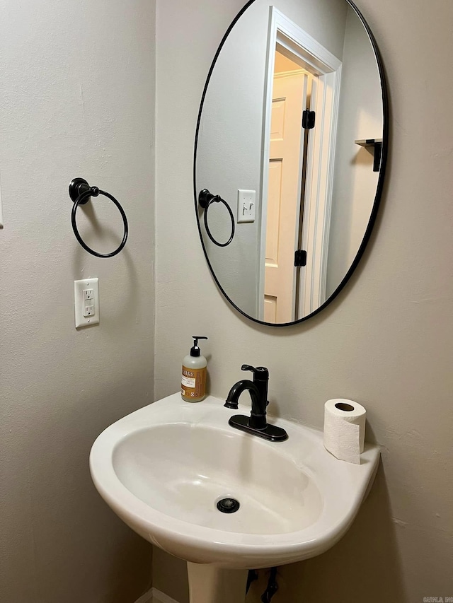 bathroom featuring sink