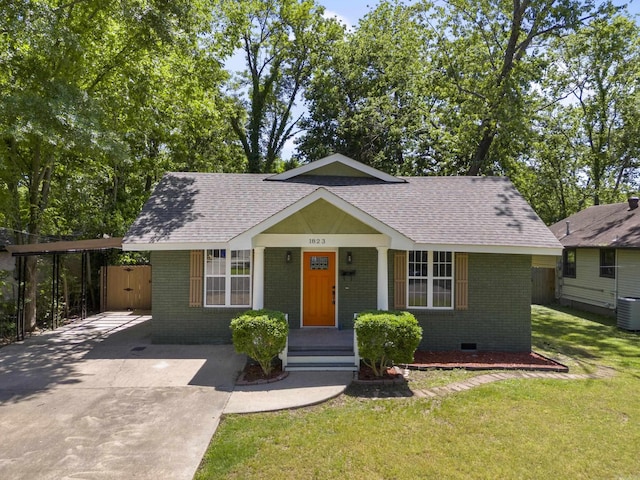 view of front of house featuring central AC, a front lawn, and covered porch