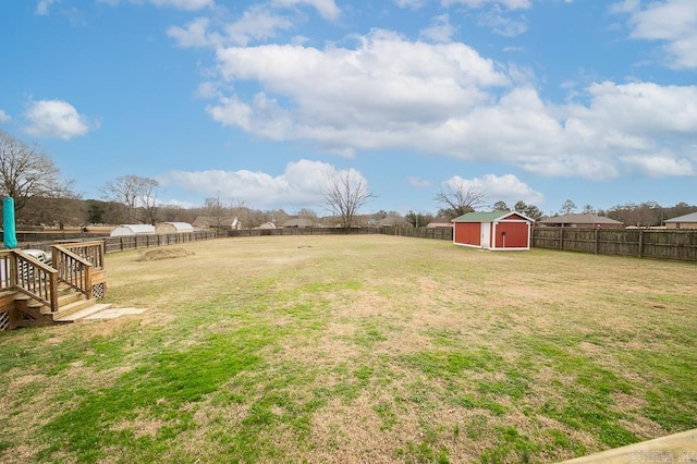 view of yard featuring a shed