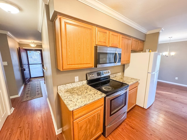 kitchen featuring light hardwood / wood-style floors, ornamental molding, stainless steel appliances, and an inviting chandelier