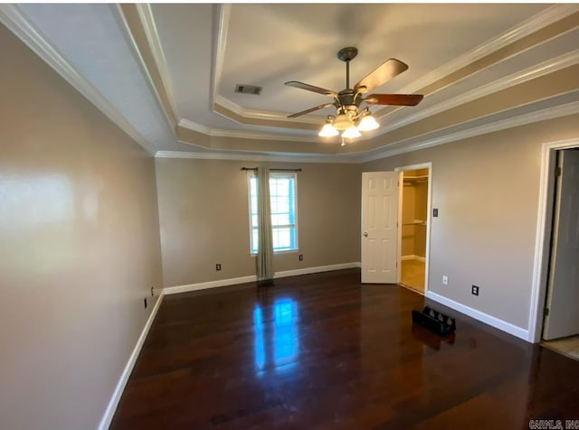 empty room with ceiling fan, ornamental molding, and a tray ceiling