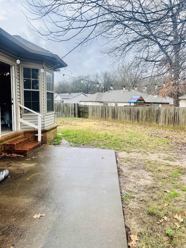 view of yard featuring a patio area