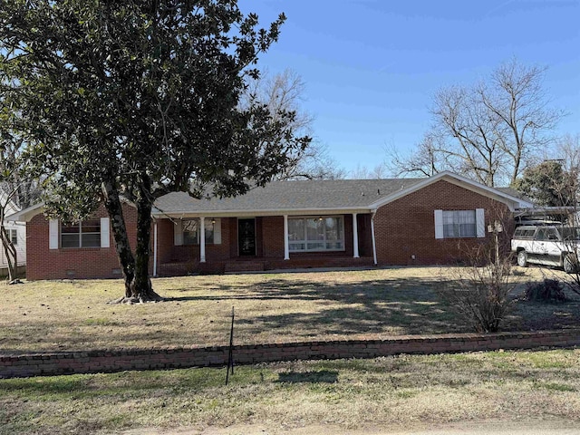 single story home featuring a front lawn