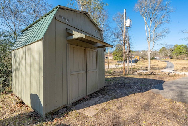 view of outdoor structure