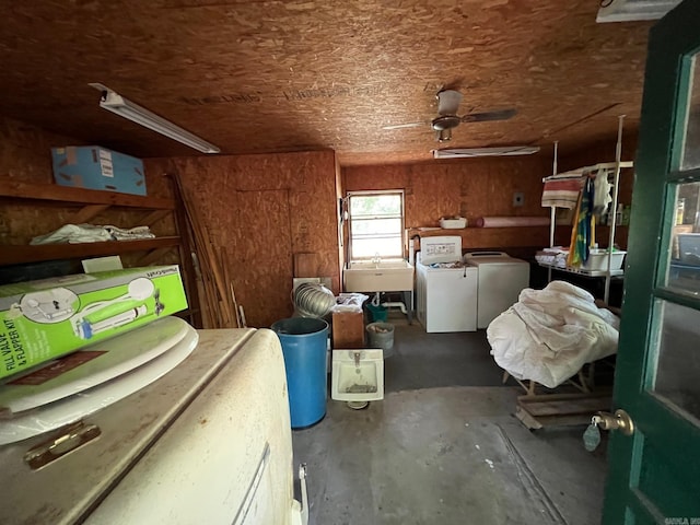 storage room with ceiling fan, sink, and washer and dryer