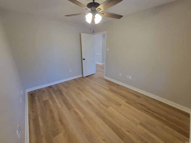 empty room featuring light wood-type flooring and ceiling fan