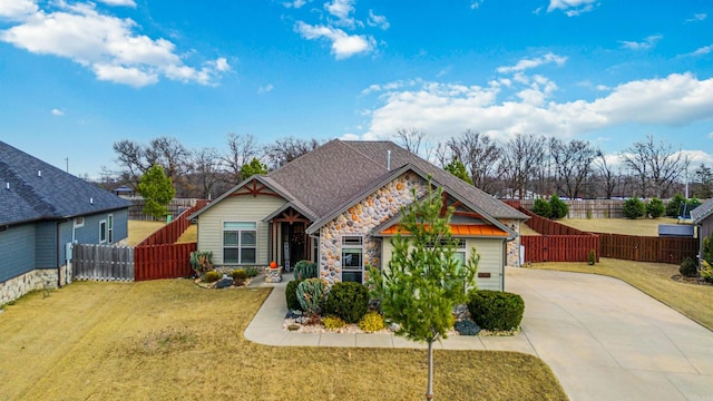 view of front of property featuring a front yard and a garage