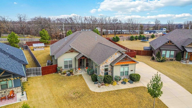 view of front of home featuring a front lawn