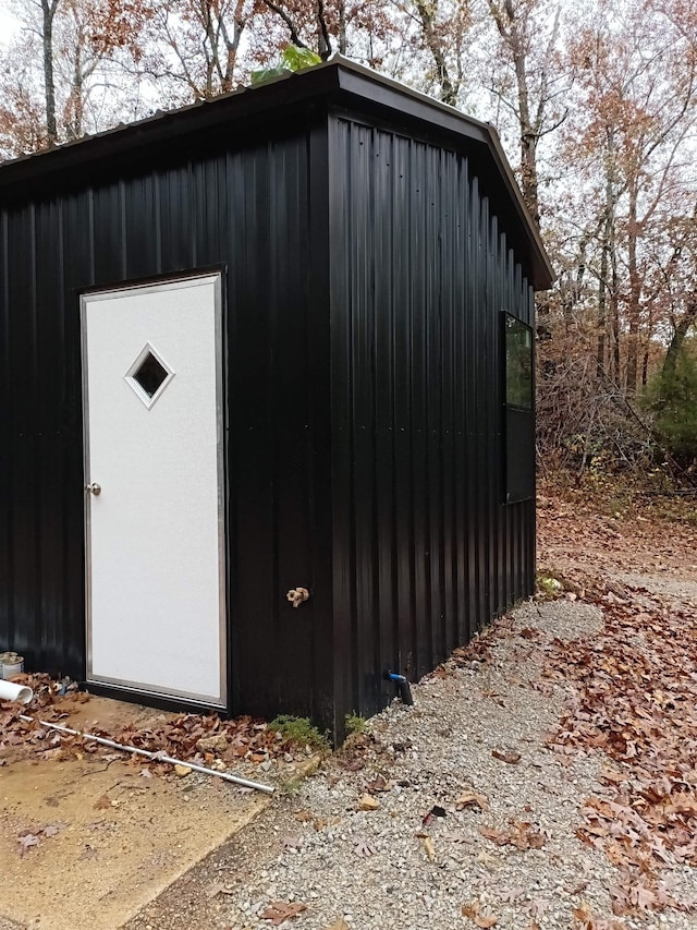 view of outbuilding