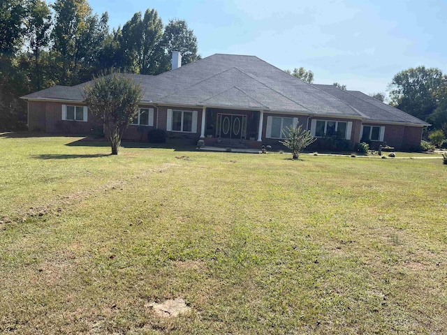 ranch-style house featuring a front lawn