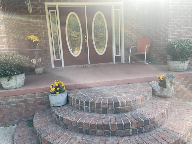 doorway to property with covered porch