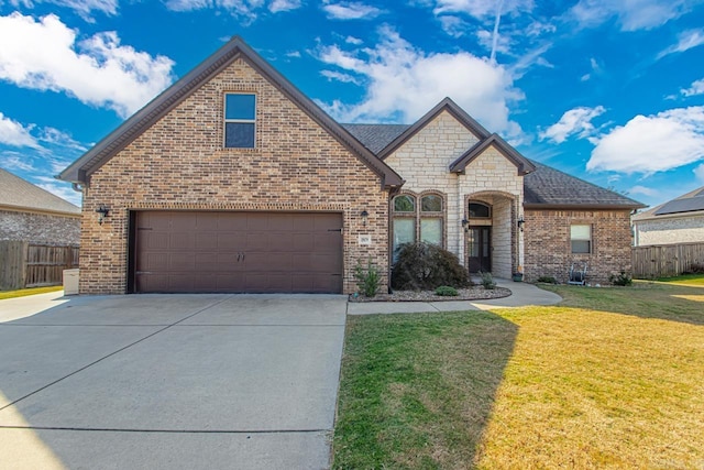 view of front of property with a front yard