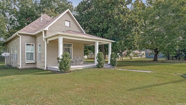 view of front of property with a front lawn and covered porch