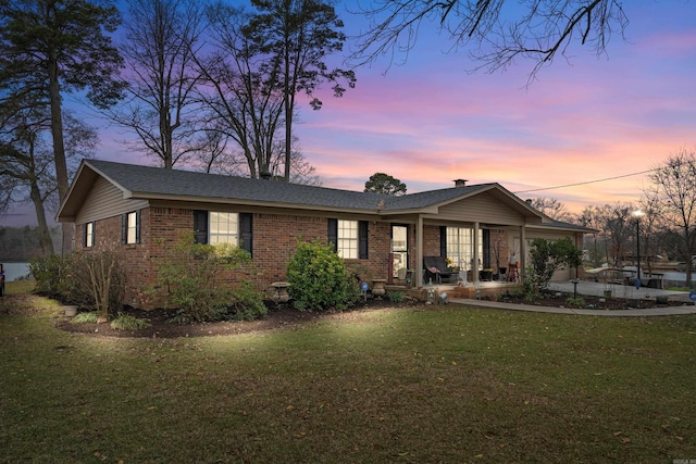 view of front of home featuring a lawn