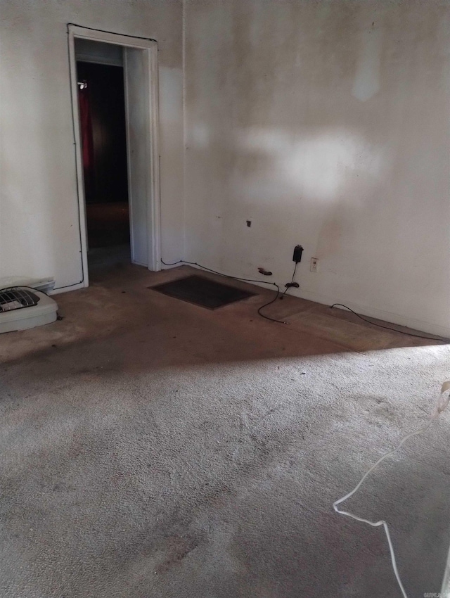 unfurnished room featuring carpet flooring