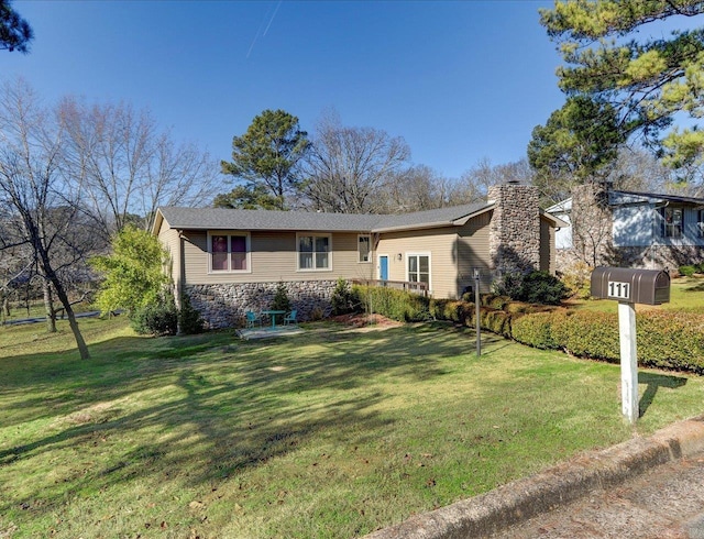 single story home with a front yard