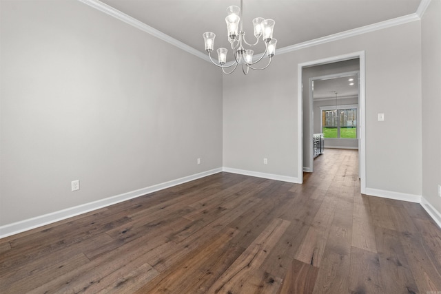 unfurnished dining area with dark wood-type flooring, ornamental molding, and an inviting chandelier