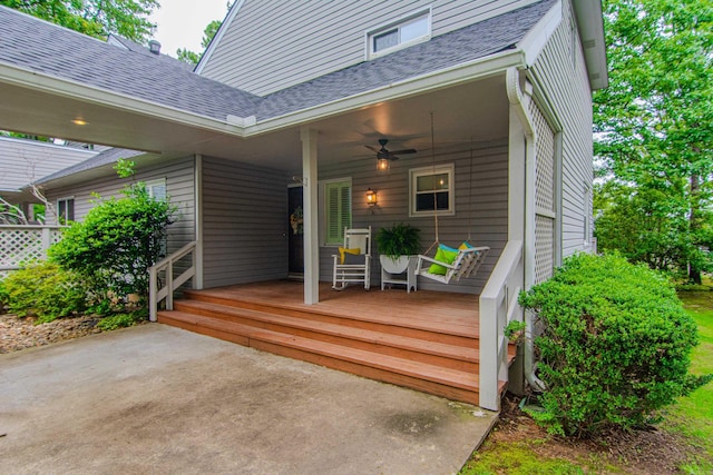 view of exterior entry featuring ceiling fan and covered porch