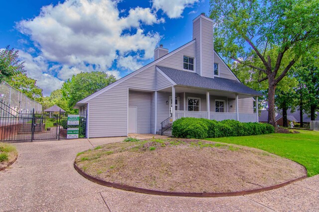 view of front of house featuring a front yard