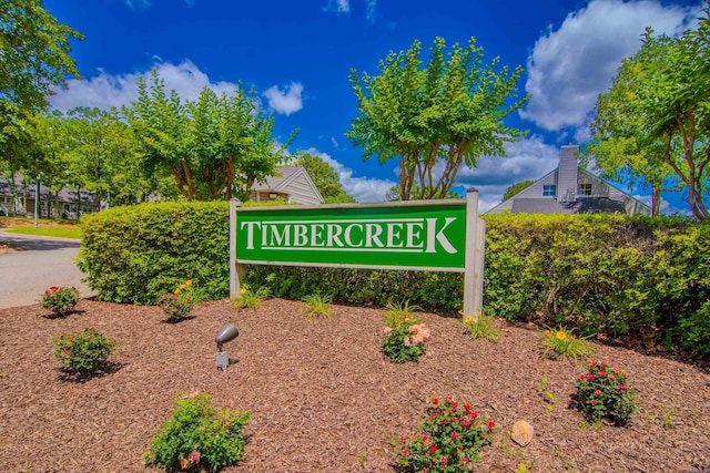 view of community / neighborhood sign