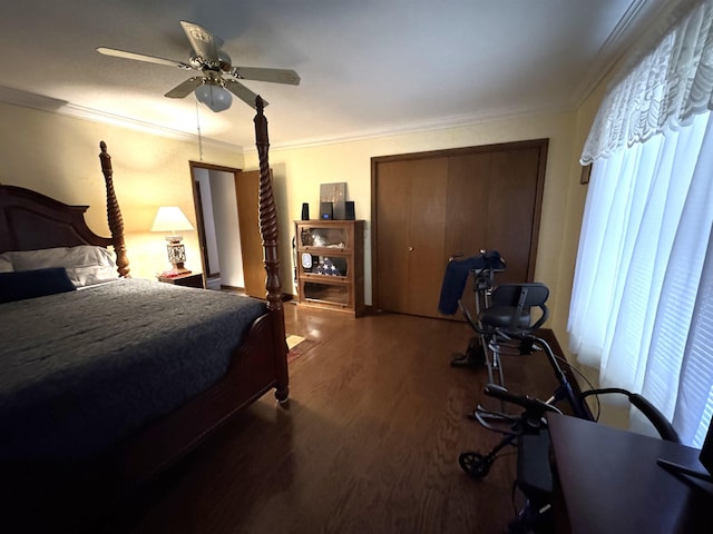 bedroom with a closet, ceiling fan, crown molding, and hardwood / wood-style flooring