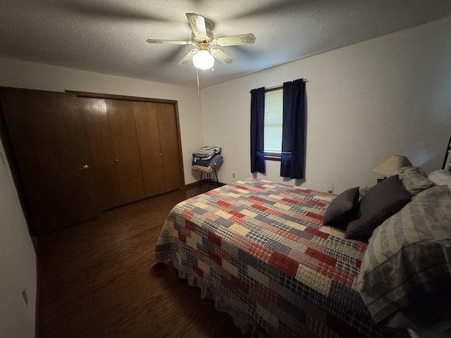 bedroom featuring ceiling fan, dark hardwood / wood-style floors, a textured ceiling, and a closet