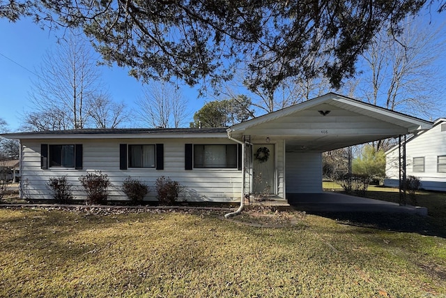 view of front of home with a front lawn and a carport