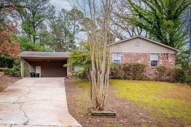 view of front of property featuring a carport and a front lawn