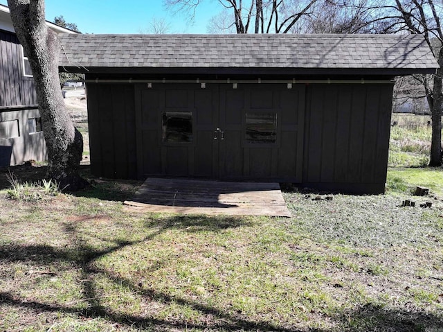 view of outdoor structure featuring a yard