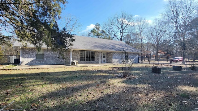 view of front of house with a front yard