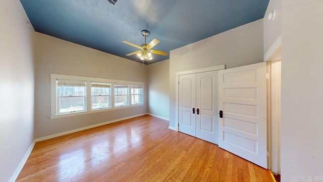 unfurnished bedroom with light wood-type flooring, a closet, and ceiling fan