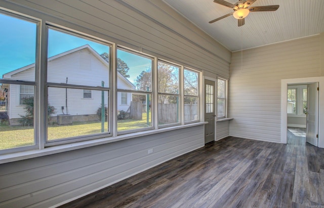 unfurnished sunroom with plenty of natural light and ceiling fan