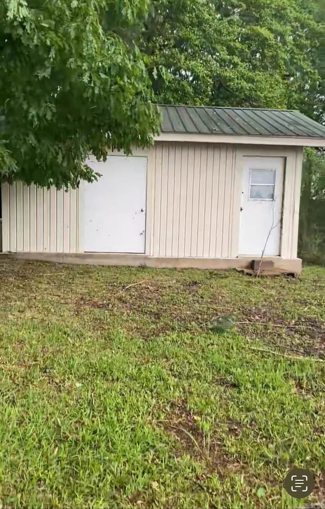 view of outbuilding