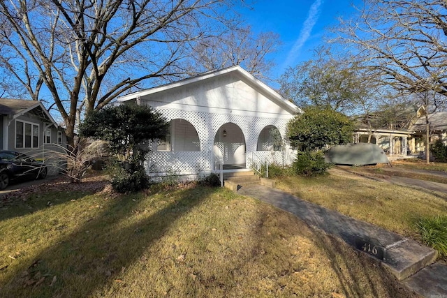 view of front facade with a porch and a front lawn