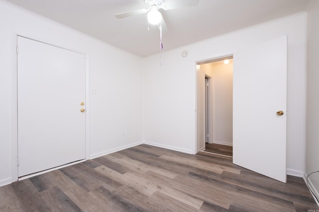 empty room featuring ceiling fan, dark hardwood / wood-style flooring, and ornamental molding