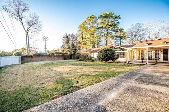 view of yard featuring a patio area