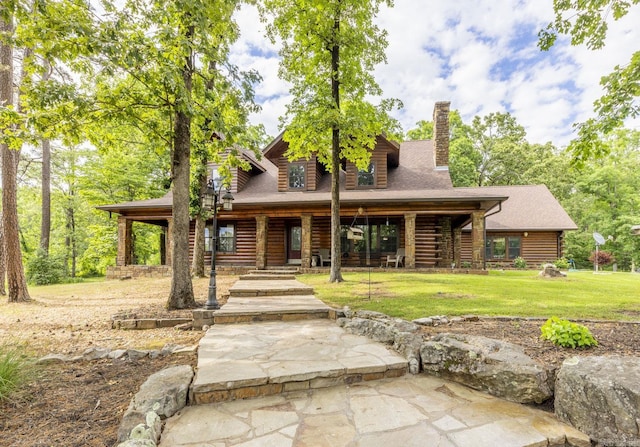 view of front of property with a front lawn