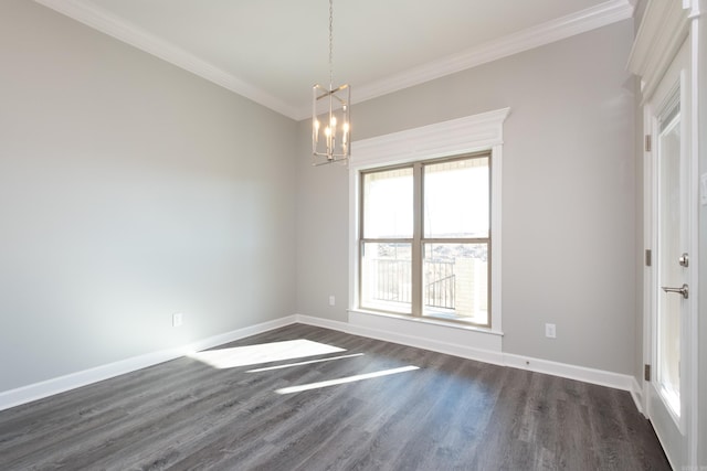 empty room featuring ornamental molding, dark wood-type flooring, and an inviting chandelier