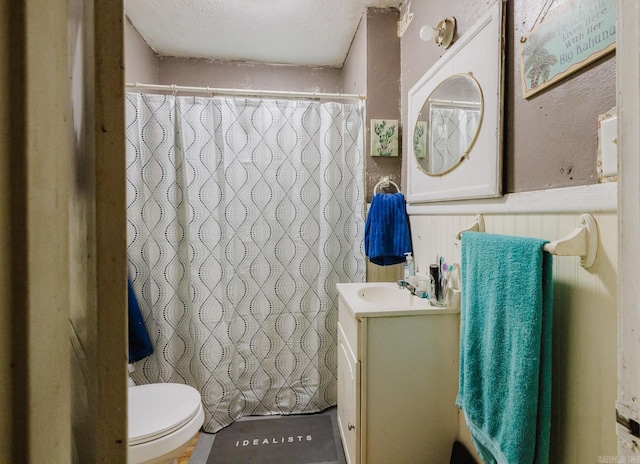 bathroom featuring vanity, a textured ceiling, toilet, and curtained shower