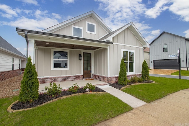 view of front facade with a porch and a front yard