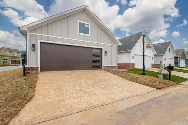 view of front of property featuring a garage and a front yard