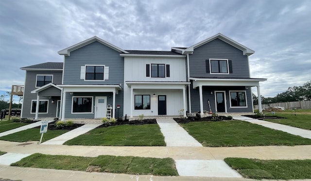 view of front facade with a front lawn